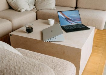 Laptop Bisnis AI Asus ExpertBook Ultra Rilis di Indonesia Tahan Maling Data