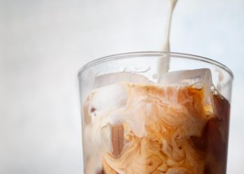 Membuat Kopi Susu Creamy dengan 3 Bahan Mudah dan Takaran Sendok di Rumah