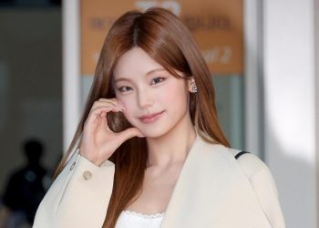 Gaya Yeji ITZY Menyambut Penggemar di Jakarta
