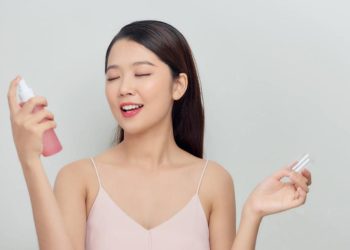 Makeup Tahan Lama, Cek Setting Spray Lokal Terbaik untuk Nonton Konser